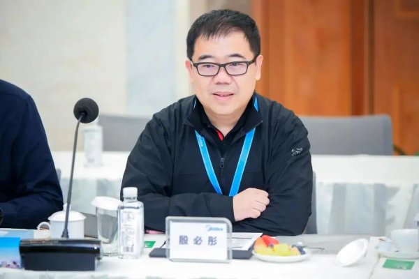 国信配资 美的老将殷必彤入职海信：合作的润滑剂or空调大战“无间道”