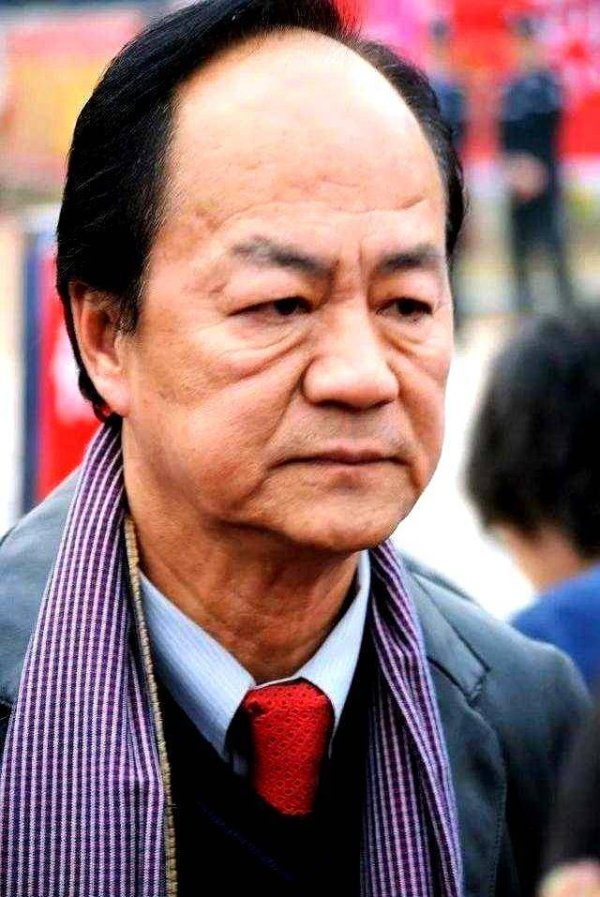 赚配网 79岁狄龙谈张国荣泪崩 含泪唱《当年情》称想哥哥