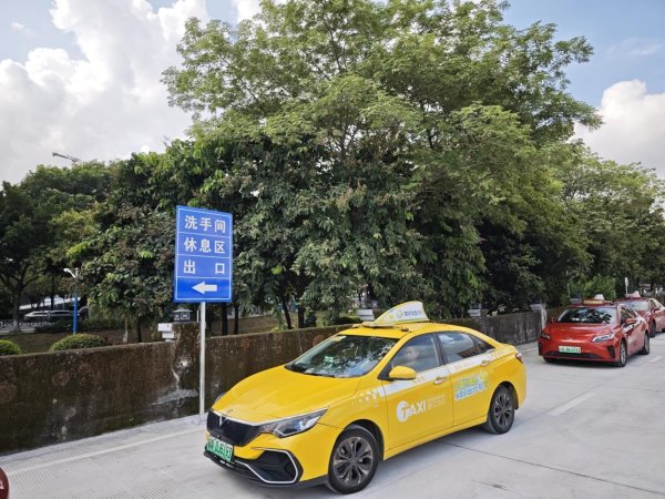 中岩投资 广州南站出租车场“搬新家”，高峰期打车更快了